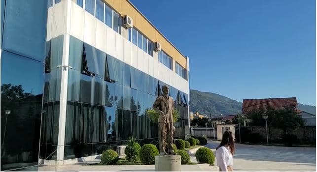 Viti i ri akademik nis me 20 degë të mbyllura në Universitetin “Aleksandër Xhuvani”