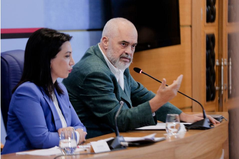 "Autonomia është liri dhe përgjegjësi”, Rama: Hera e fundit që bëjmë rritje page uniforme për pedagogët!