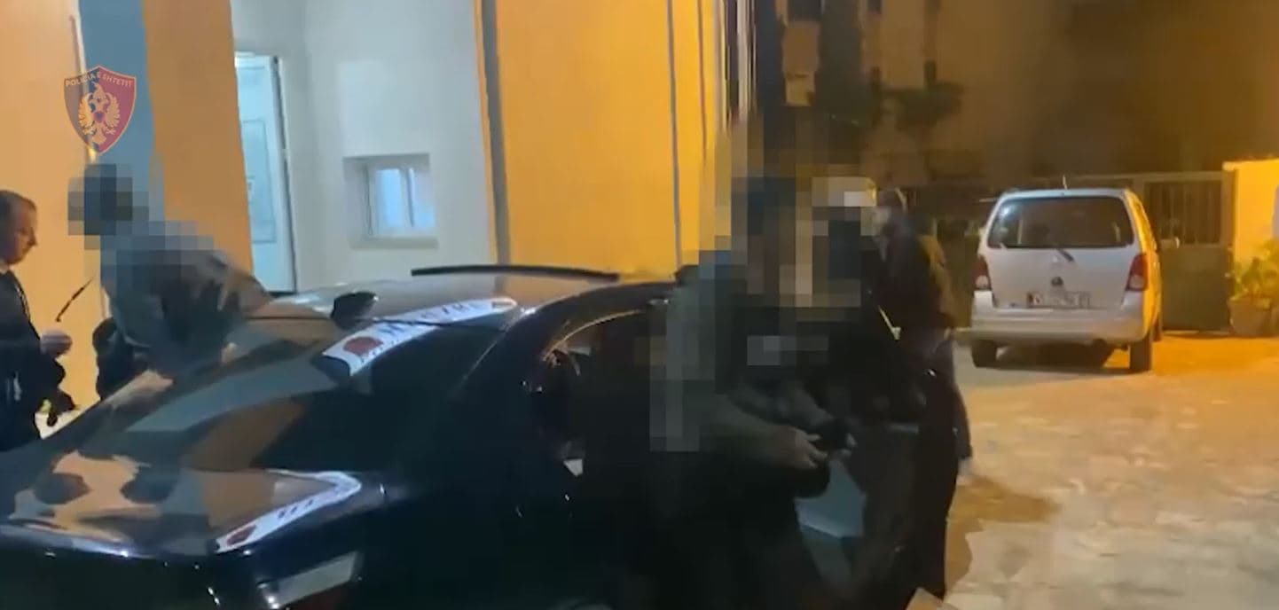 Po transportonte 7 emigrantë të paligjshëm, pranga të riut në Himarë