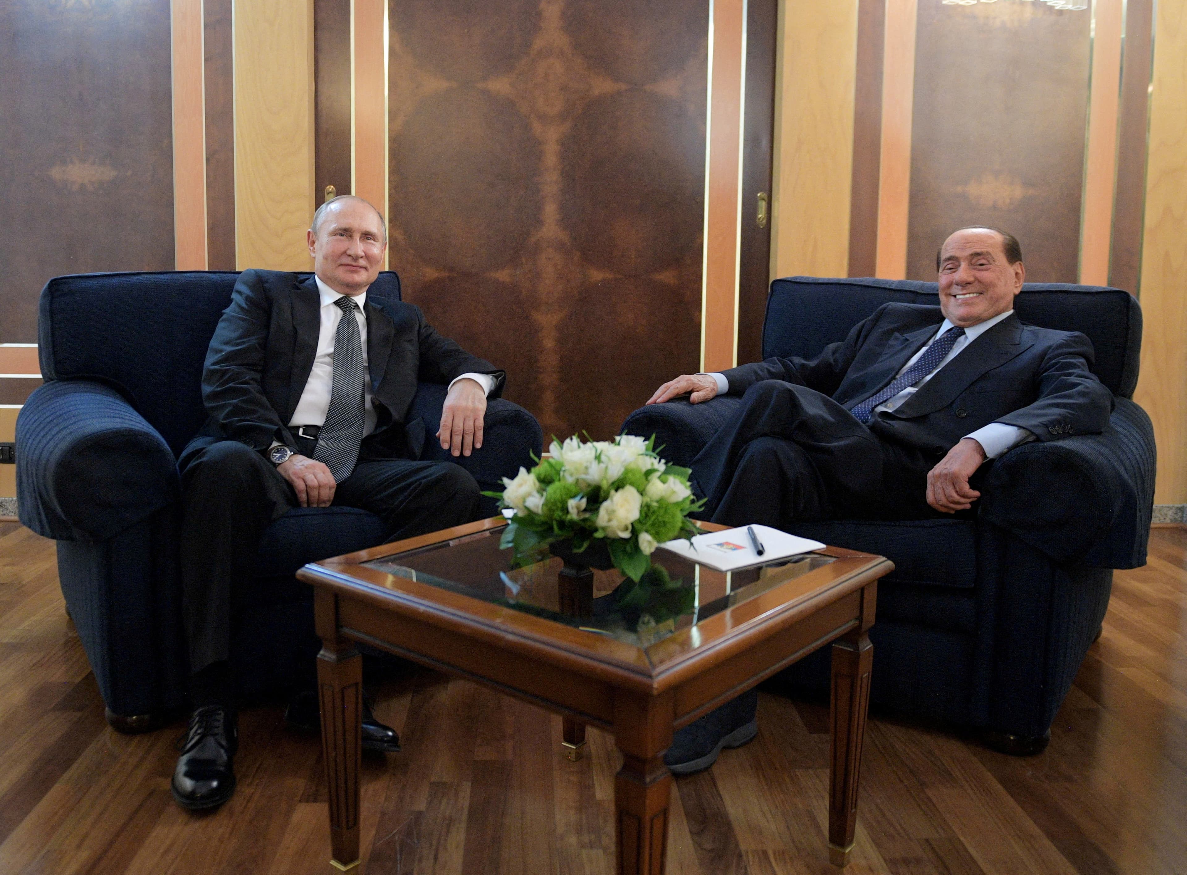 Ukraina: Berlusconi pi vodka, principet e vërteta i mbron vetëm Meloni