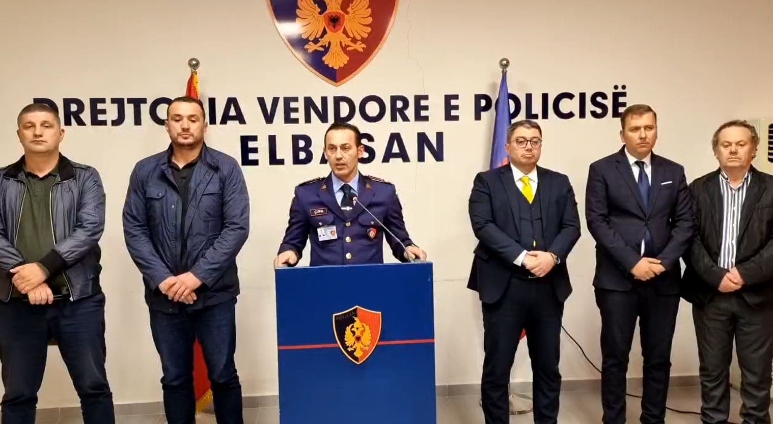 Zbulohen në Elbasan mina me telekomandë, tritol dhe arsenal armësh, dy të arrestuar. Policia: Po bëhej gati ekzekutimi i disa personave (VIDEO)