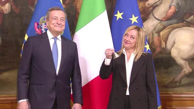 Giorgia Meloni merr zyrtarisht detyrën si kryeministre e Italisë