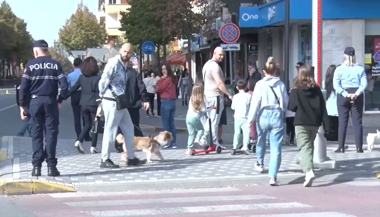 Maratona paralizon trafikun/ Qytetarët: Nuk ishim njoftuar, problem lëvizja (VIDEO)