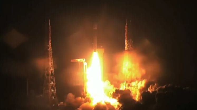 Raketa indiane e OneWeb lëshon në orbitë 36 satelitë të internetit