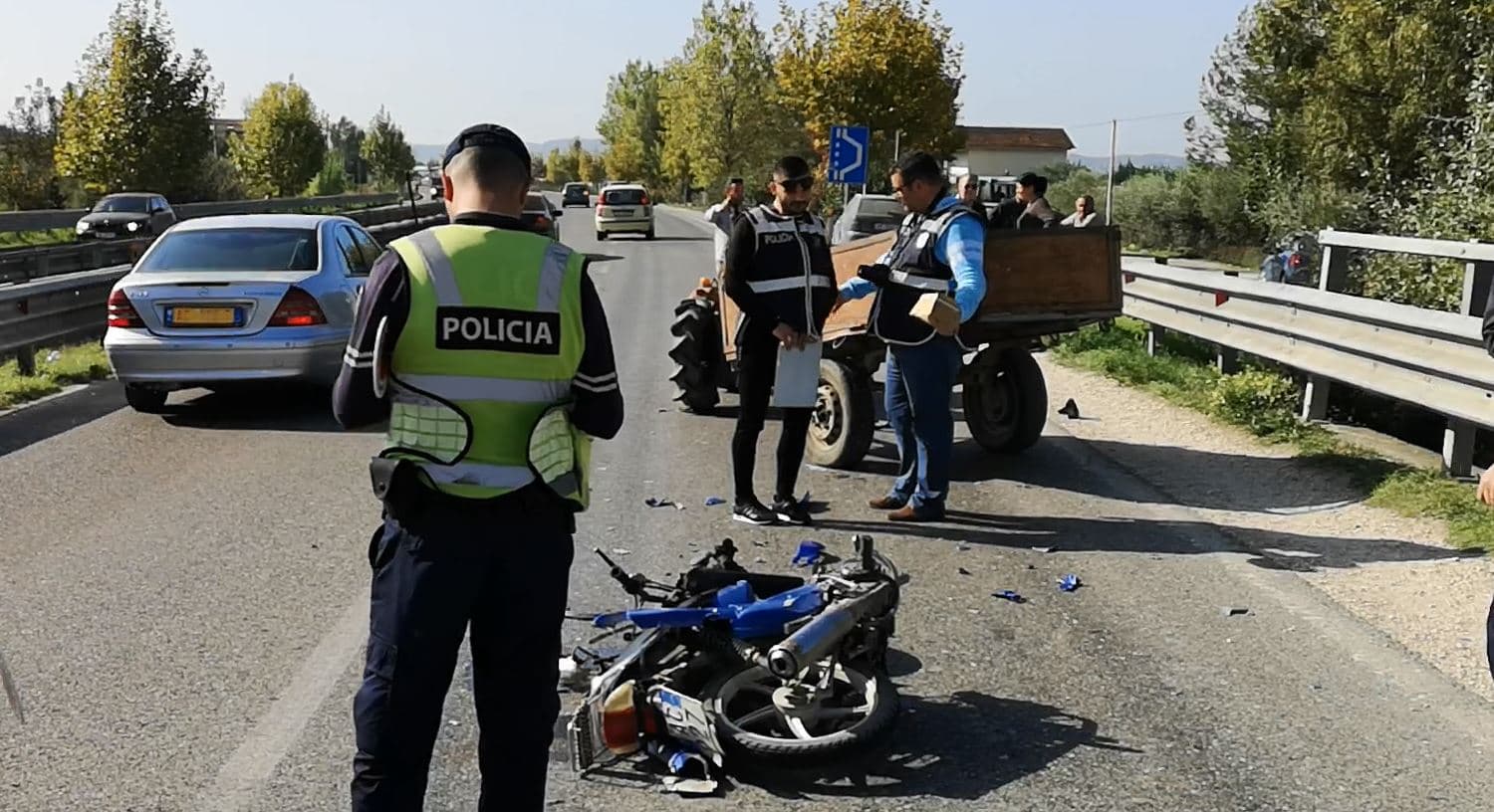Zetori përplaset me motorin në Fier, humb jetën 59-vjeçari