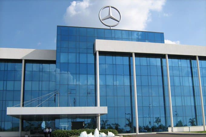 Kompania Mercedes-Benz tërhiqet nga Rusia