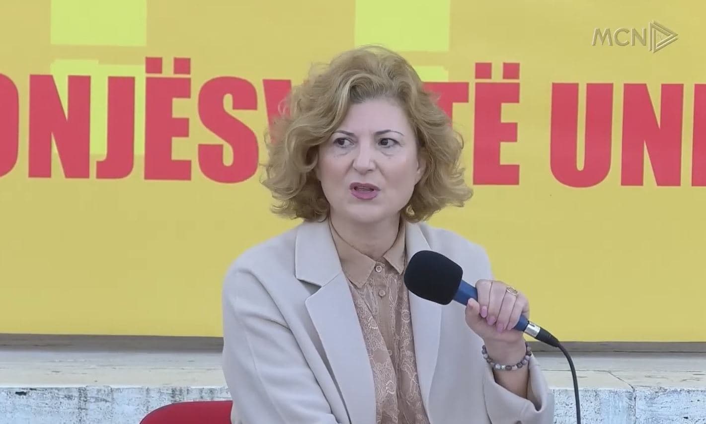Pedagogët në forum distancohen nga politika (VIDEO)