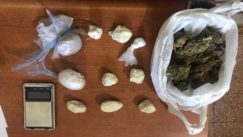 Shpërndante drogë në doza, arrestohet i riu në Tiranë