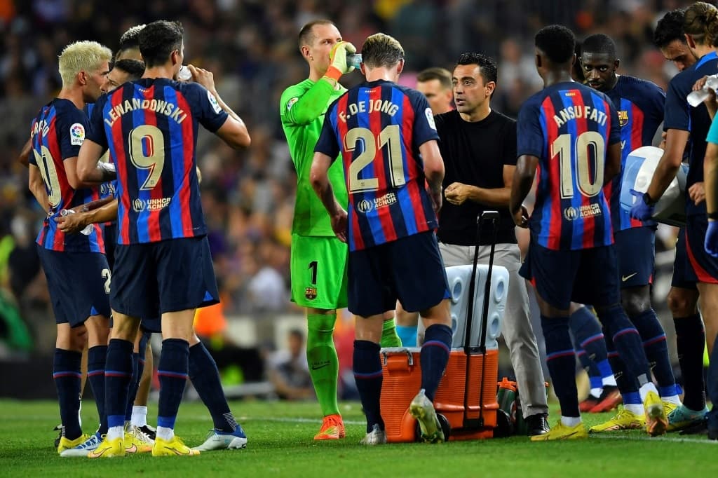 Barcelona : Dy opsione për stolin