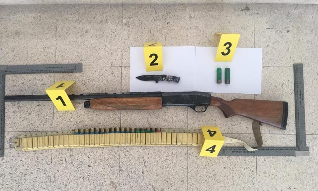 Qëllon me armë drejt makinës ku udhëtonin tre persona, arrestohet i dyshuari në Berat