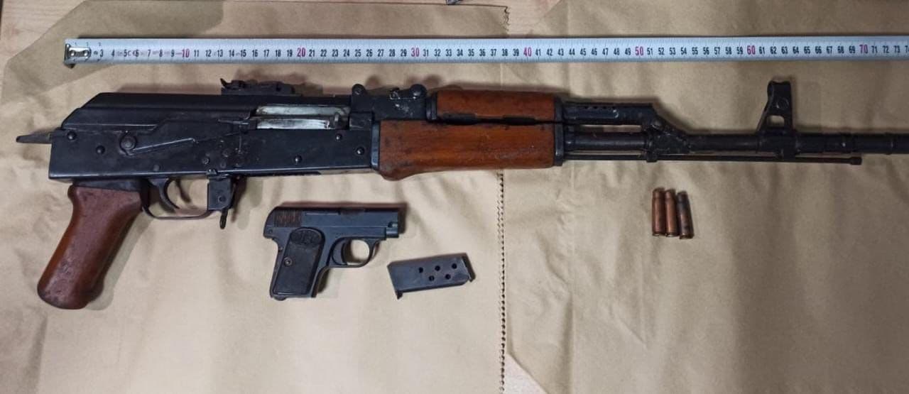Posedonte armë zjarri pa leje, arrestohet 32-vjeçari në Lezhë