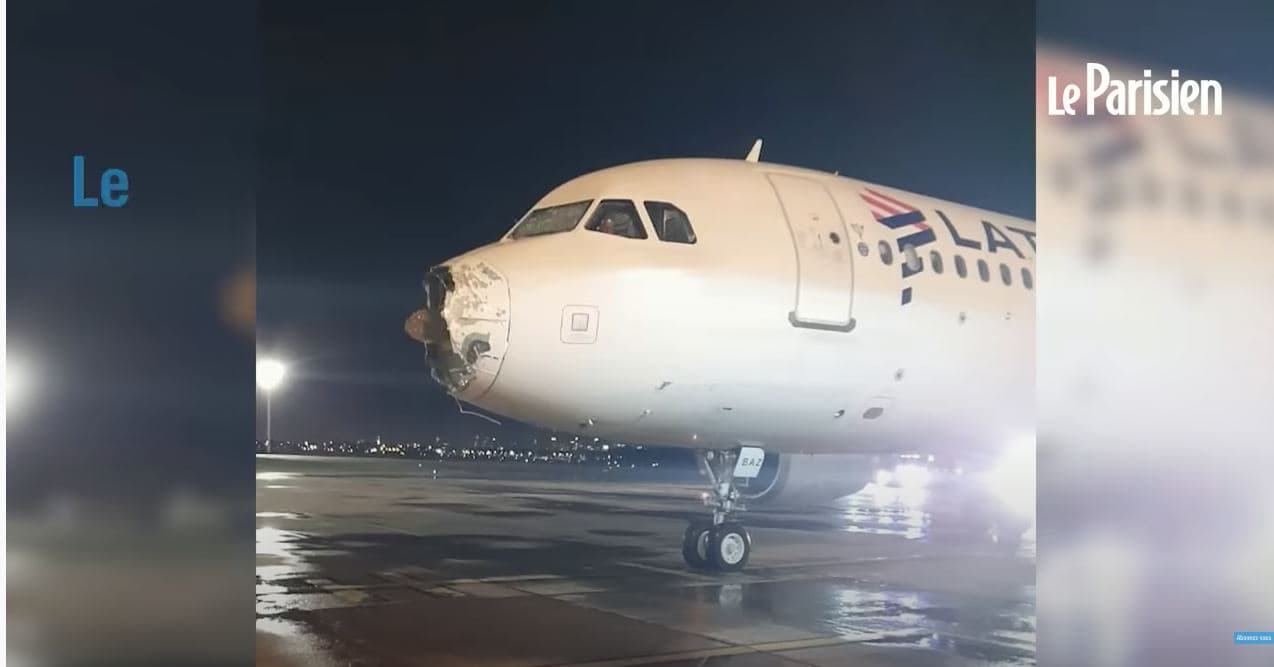 Stuhia e fortë shkatërron pjesën e përparme të avionit në fluturim, pasagjerët në panik