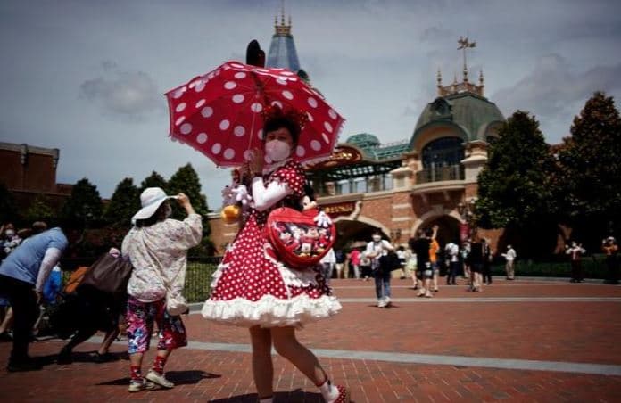 Kina shtrëngon kufizimet e Covid, argëtim i reduktuar në Shanghai Disneyland  