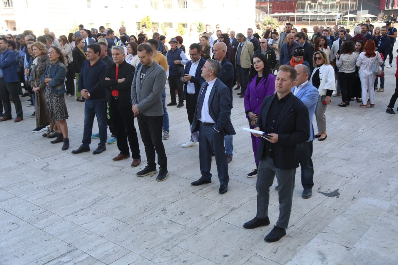 Pedagogët paralajmërojnë grevë/ UT-ja miraton rritjen me 8 % të pagës