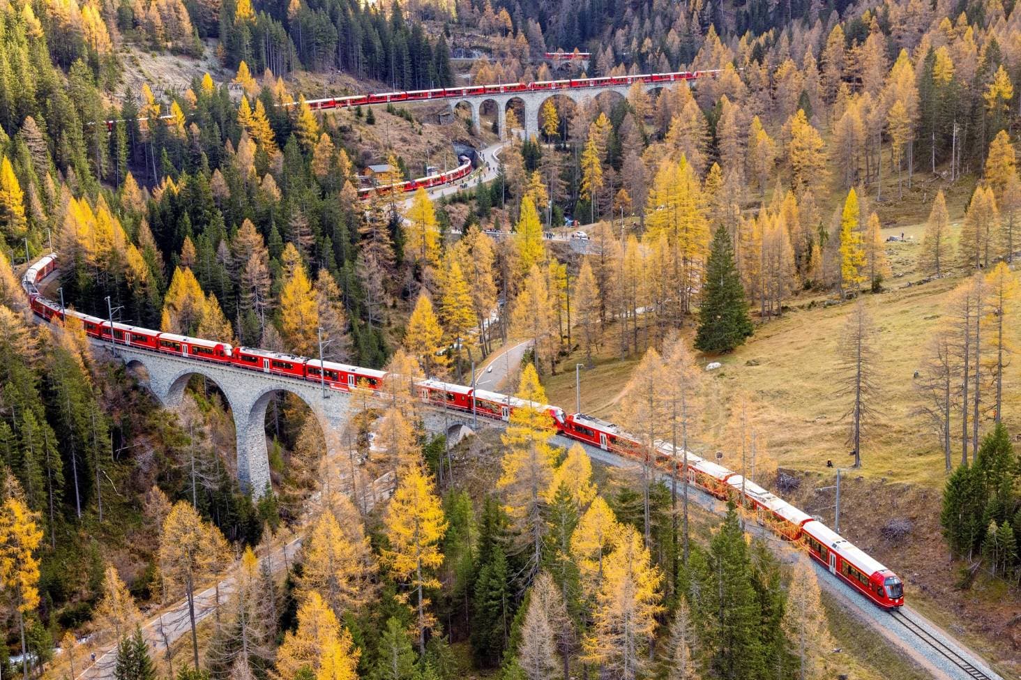 Tren rekord për pasagjerët, 2 km i gjatë dhe me 100 vagonë (VIDEO)