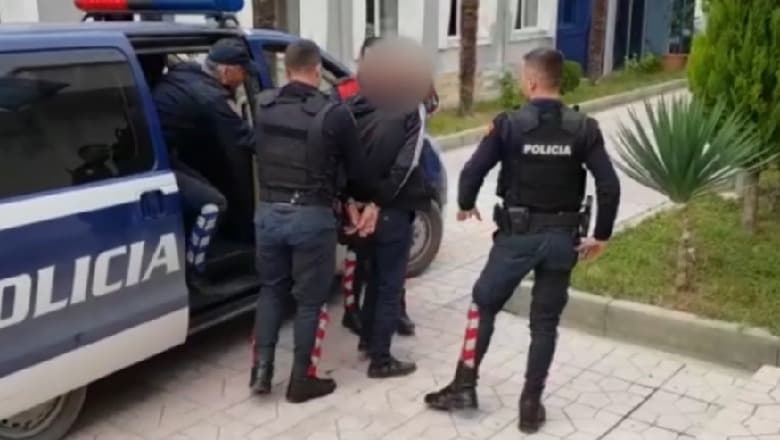 U kapën duke transportuar emigrantë të paligjshëm, arrestohen 3 persona në Vlorë