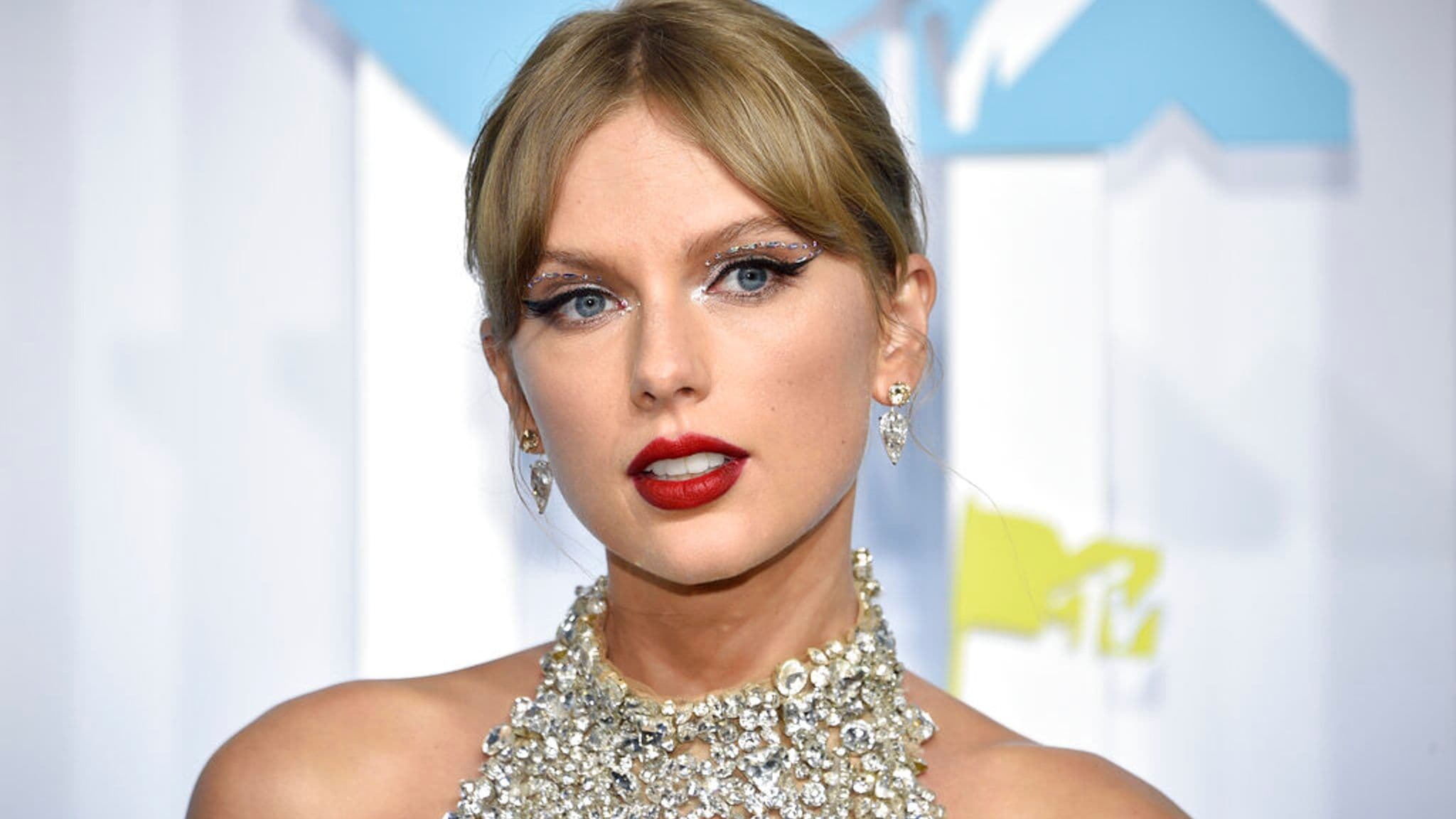 Taylor Swift hyn në histori, pushton 10 vendet e para në Billboard