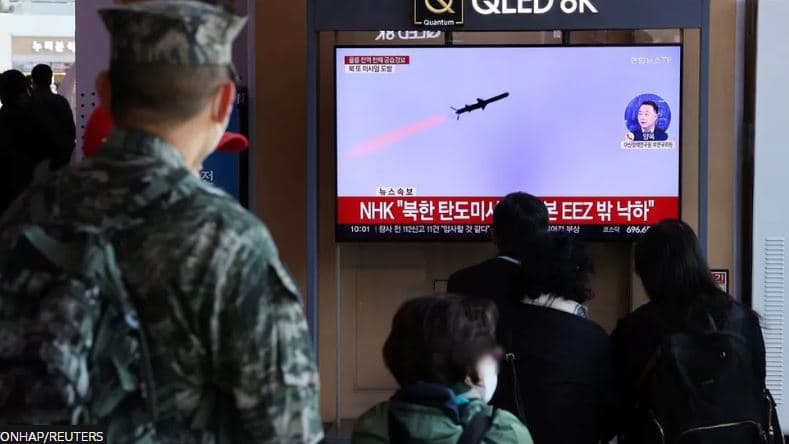 Koreja e Veriut dhe ajo e Jugut lëshojnë raketa në brigjet e njëra-tjetrës