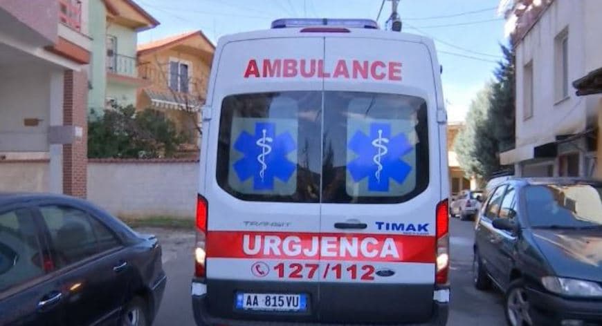 Korçë, 62-vjeçari gjendet pa shenja jete në anë të rrugës