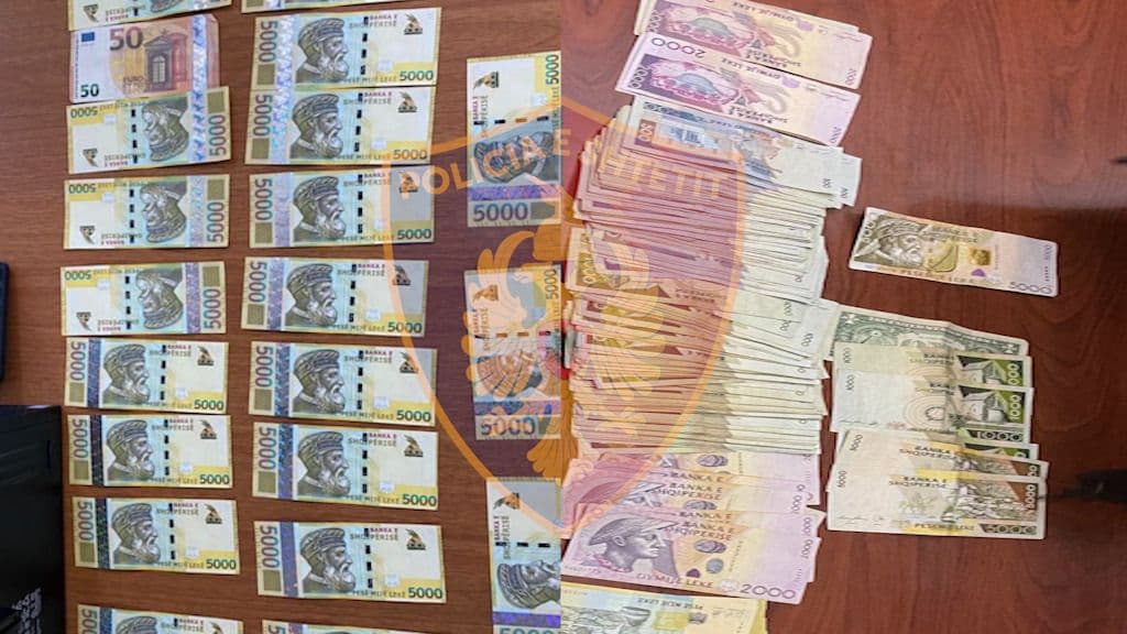 Goditja e dy veprimtarive kriminale në fushën e krimeve ekonomike/ Arrestohen dy persona në Tiranë