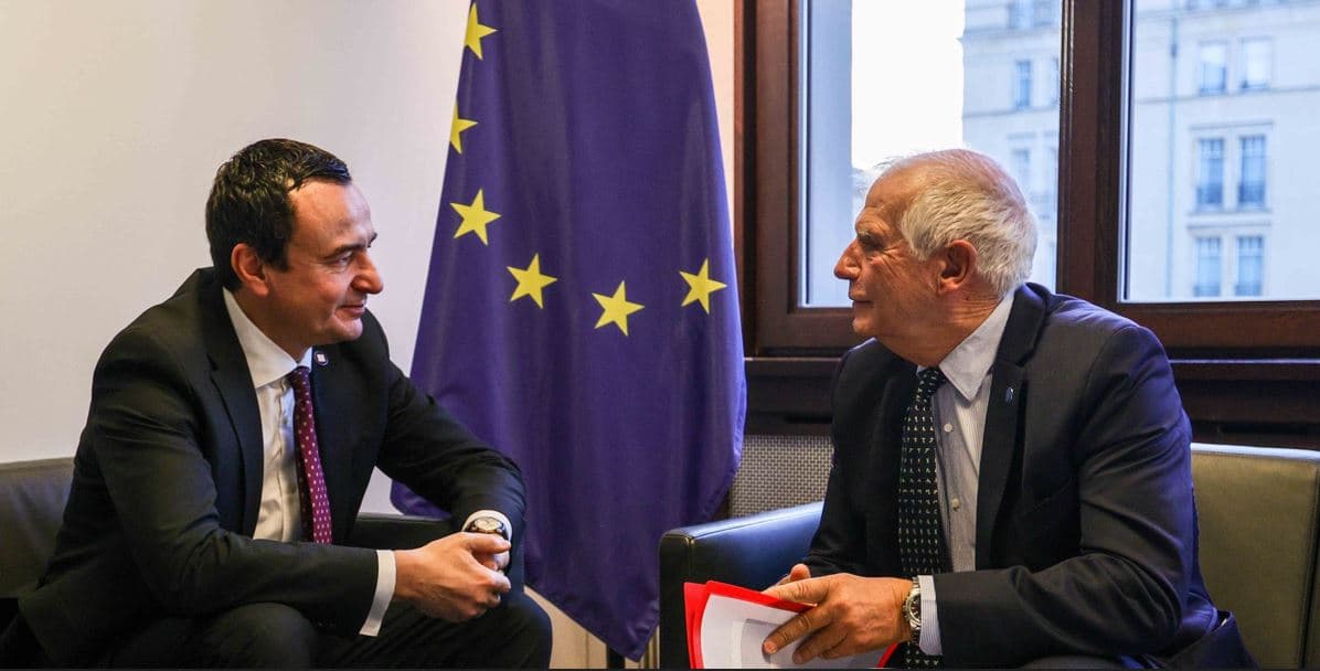 Borrell takon Kurtin: Djegia e makinave në veri të Kosovës është e papranueshme. Palët të veprojnë me vetpërmbajtje!
