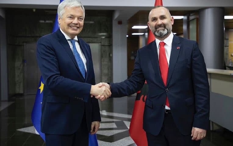 Komisioneri i BE për Drejtësinë: Shqipëria ka nevojë për më shumë punë për konsolidimin e gjyqësorit