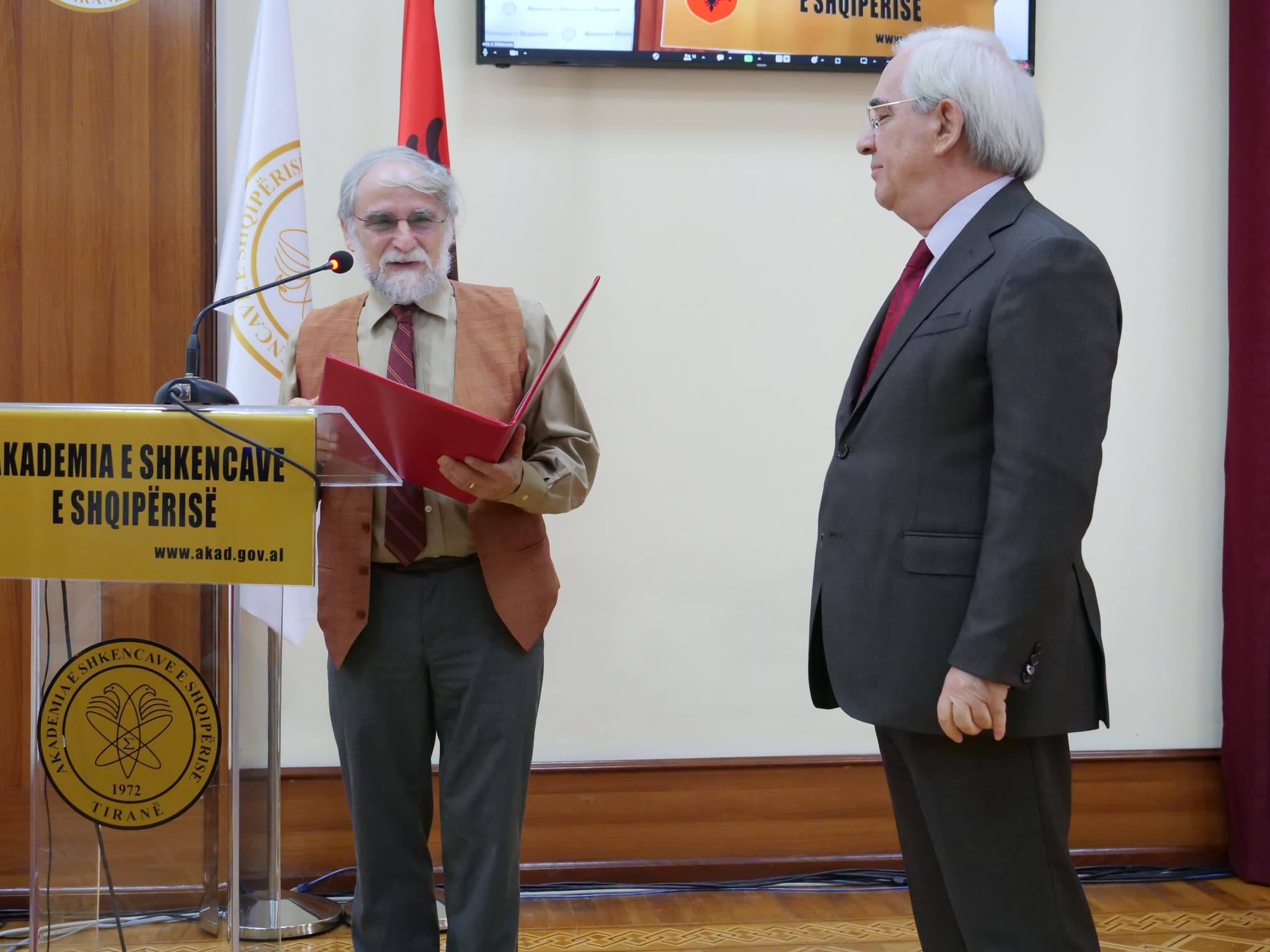Albanologu Brian D. Joseph, shpallet anëtar nderi i Akademisë së Shkencave