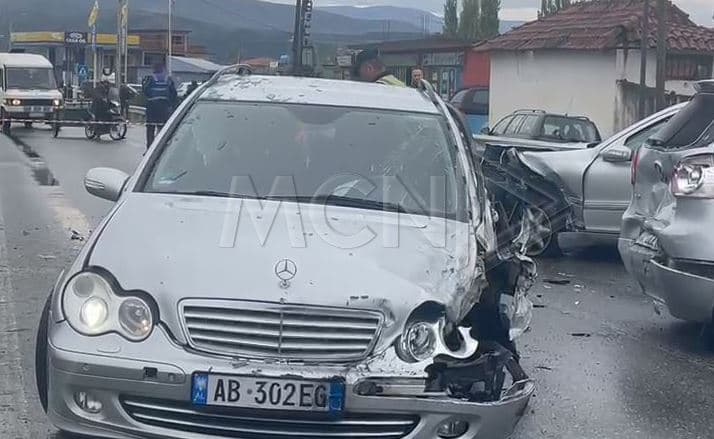 Aksident i trefishtë në Shkodër, plagosen 3 persona, një në gjendje të rëndë
