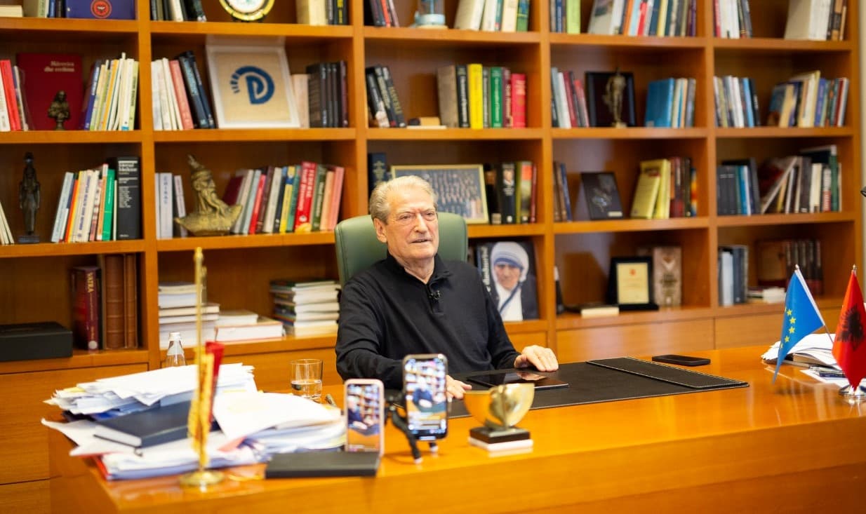 Protesta e opozitës/ Berisha: Data 12 nëntor, ora 16:00 është ora e shqiptarëve!