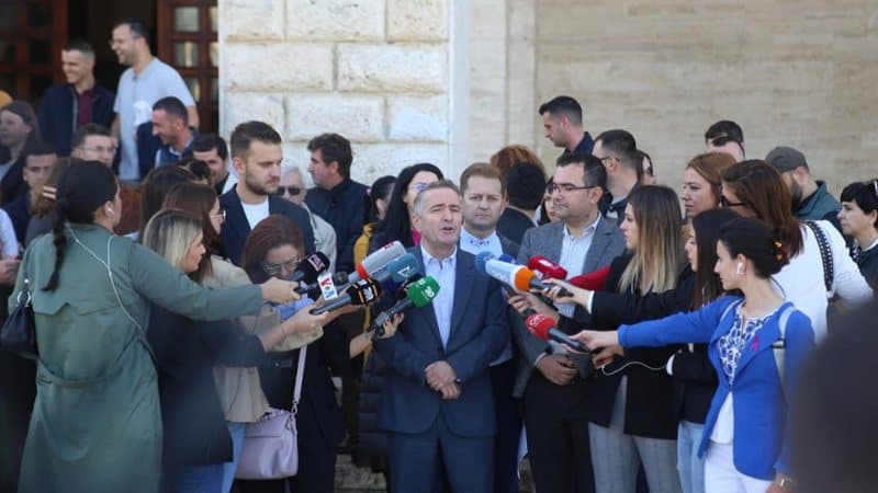Pedagogët: Pezullojmë përkohësisht bojkotin! Sezoni i provimeve në shkurt në rrezik, nëse s’plotësohen kërkesat