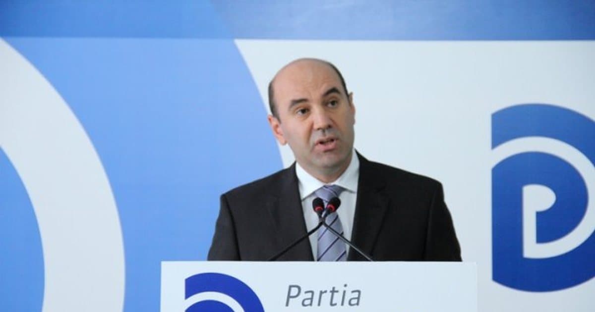Ish-kreu i grupit parlamentar të PD-së lë mandatin