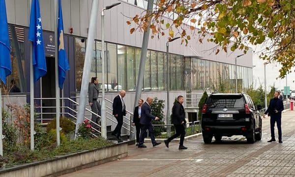 Tensionet në veri bëjnë bashkë pozitë e opozitë/ Kurti mbledh tre liderët e partive