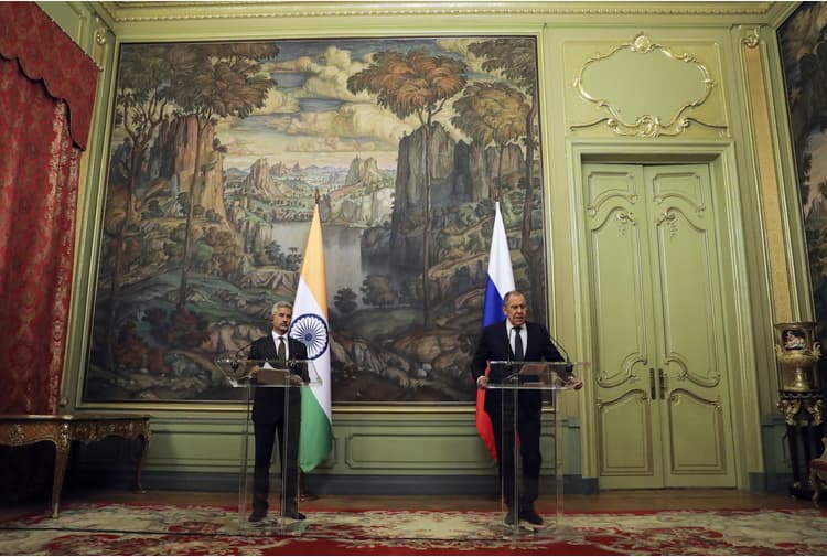 Lavrov: Rusia mund të prodhojë armë moderne me Indinë