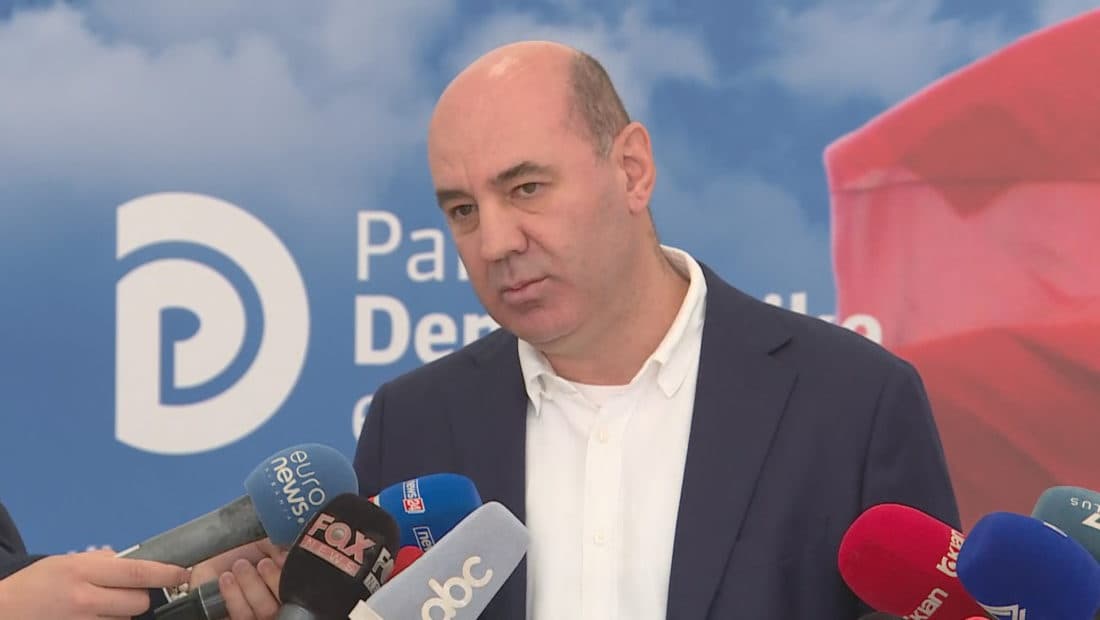 Alfred Rushaj dorëzon mandatin e deputetit në Kuvend