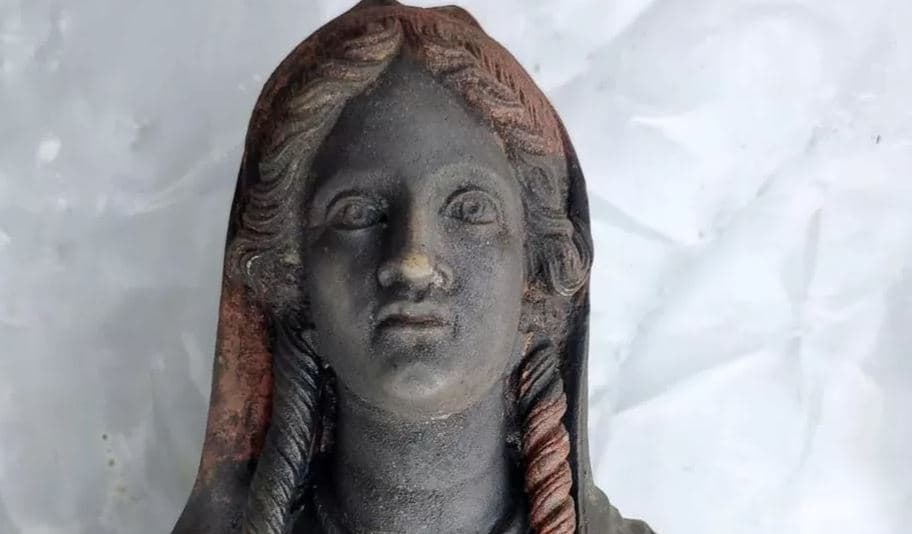 Foto/ Zbulohen 24 statuja bronzi 2300 vjeçare në Itali