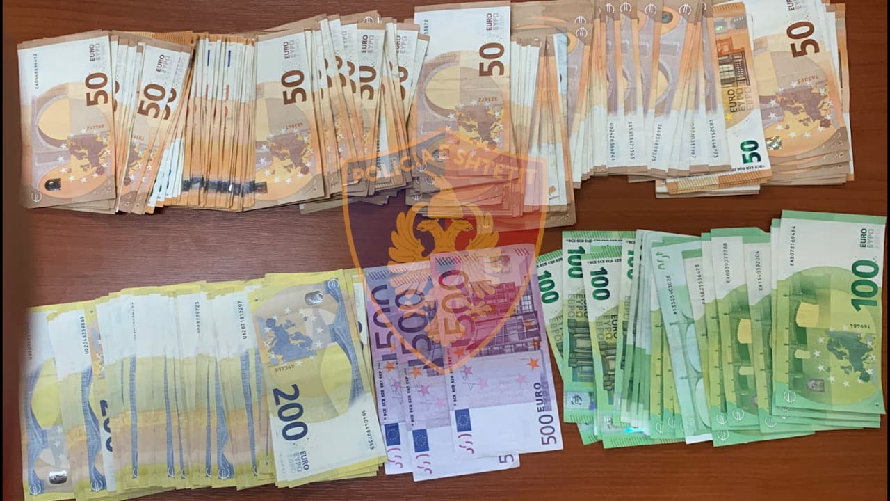 Sekuestrohen në Morinë 25 mijë euro të padeklaruara, procedohet një person