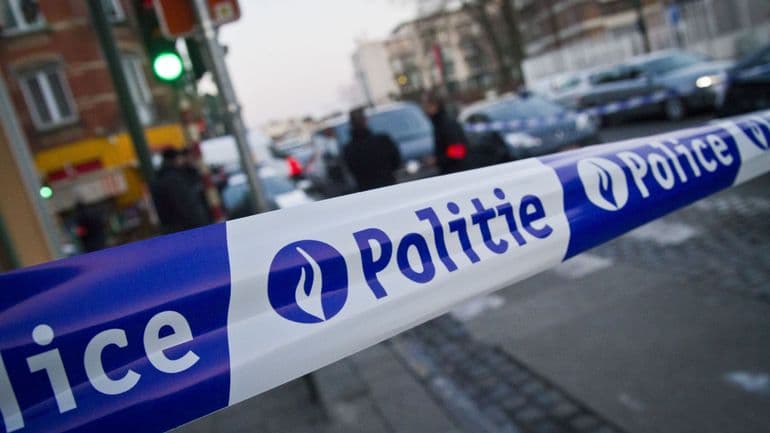 Sulm me thikë në Bruksel/ Vritet një polic, plagoset një tjetër