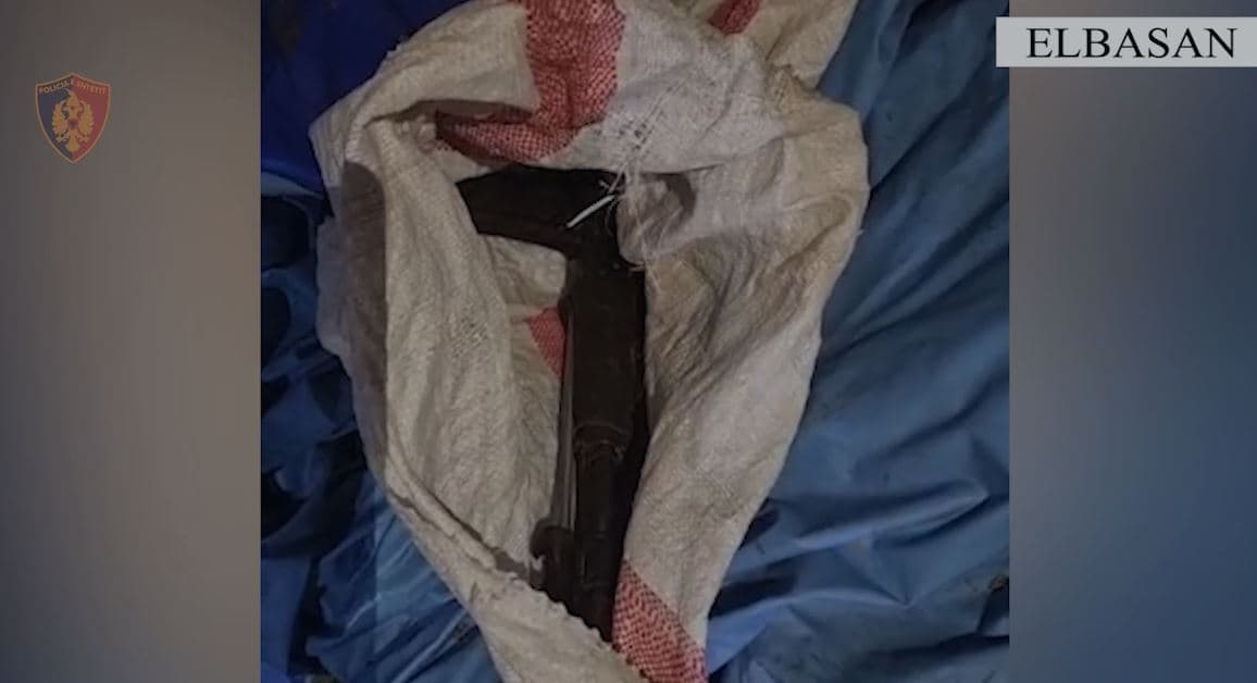 Emri/ Lëvizte me kallashnikov me vete në Elbasan, pranga 30-vjeçarit