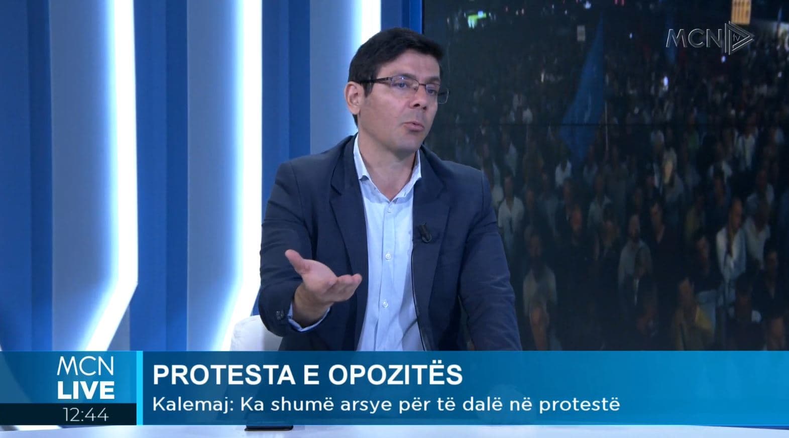  Kalemaj: Pres pjesëmarrje masive në protestë. Berisha s’mund ta deklarojë strategjinë dalëse (VIDEO)