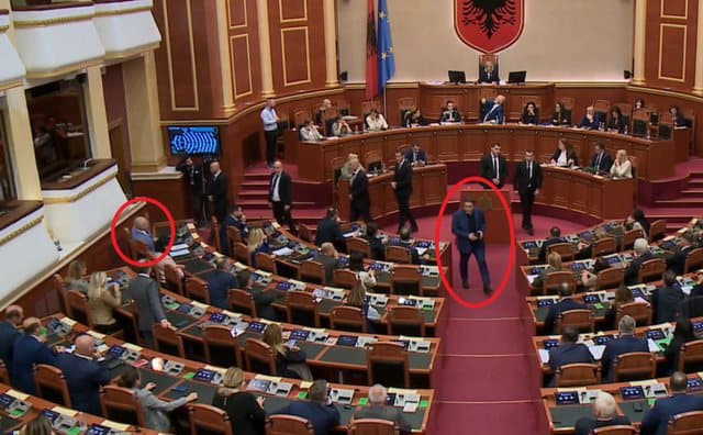   Kuvendi merr vendimin/ Paloka dhe Leskaj përjashtohen për 10 ditë nga seancat plenare