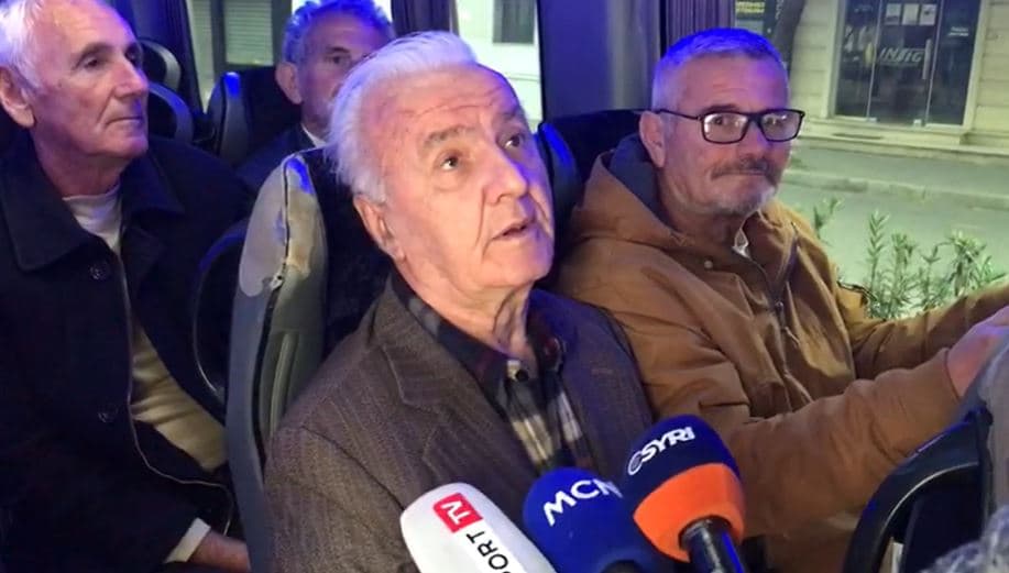 Protesta e opozitës, qytetarët nga rrethet nisen drejt Tiranës (VIDEO)