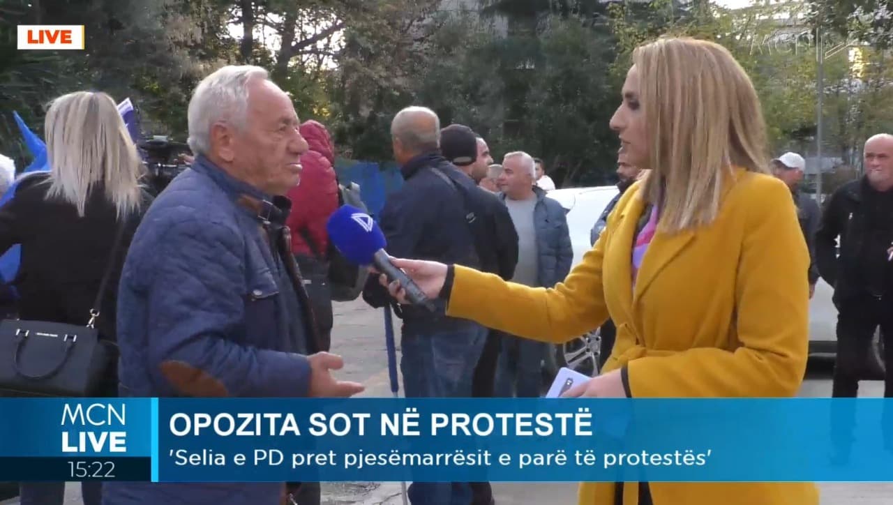 Protestuesi: Krizë ka gjithë bota, por s’ka lidhje kriza në Ukrainë me domaten në Lushnjë. Ky është shtet për qentë (VIDEO)