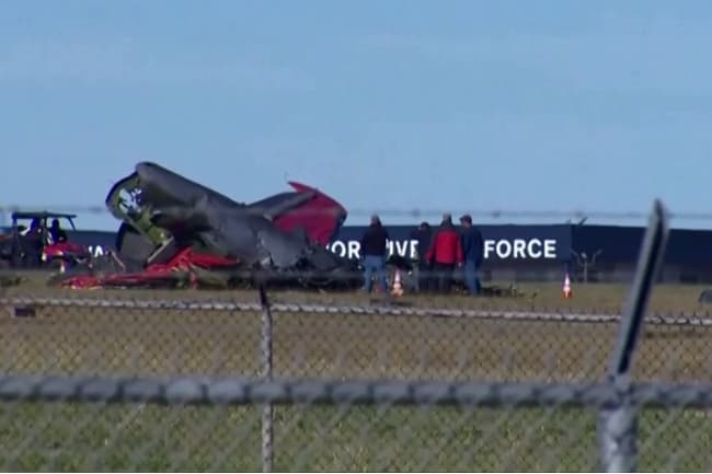 Dy avionë të Luftës së Dytë Botërore përplasen në ajër, 6 viktima
