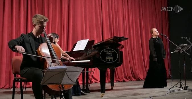 Pianistja, koncert me muzikën e babait (VIDEO)