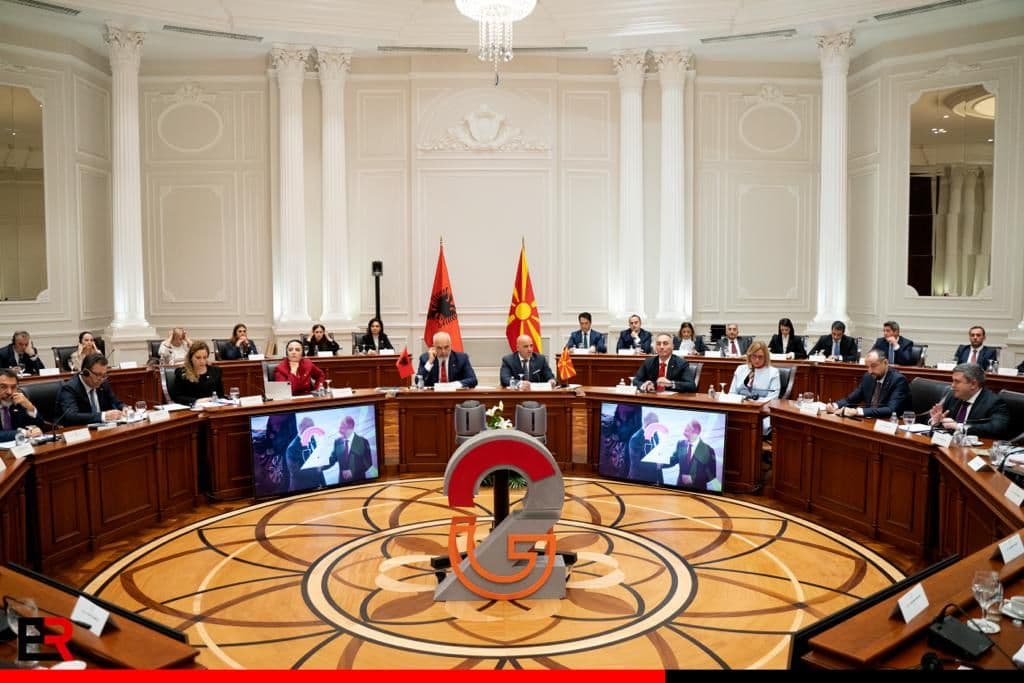 Shqipëria dhe Maqedonia e Veriut nënshkruajnë 21 marrëveshje bashkëpunimi (VIDEO)