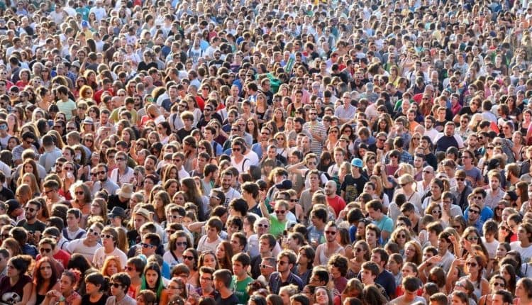 Popullsia e botës arrin në 8 miliardë njerëz