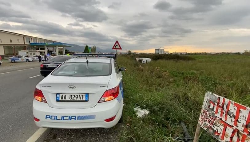 Video/ Ambulanca del nga rruga dhe përfundon në arë, 4 të plagosur