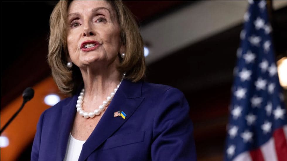 Nensi Pelosi tërhiqet nga drejtimi i demokratëve në Kongres