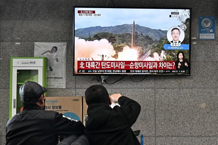 Koreja e Veriut lëshoi një raketë balistike në detin e Japonisë