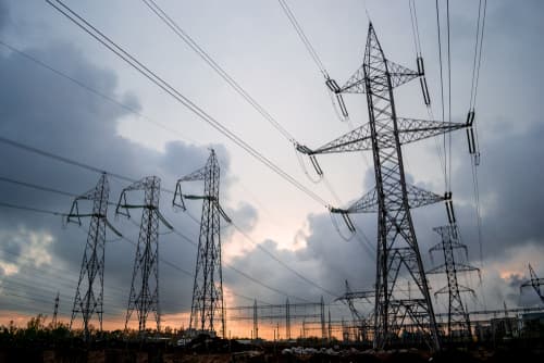 Kievi: Pothuajse gjysma e sistemit të energjisë elektrike është jashtë funksionit